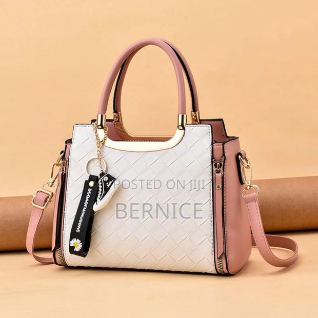 Woven Leather Bag · Photo 1