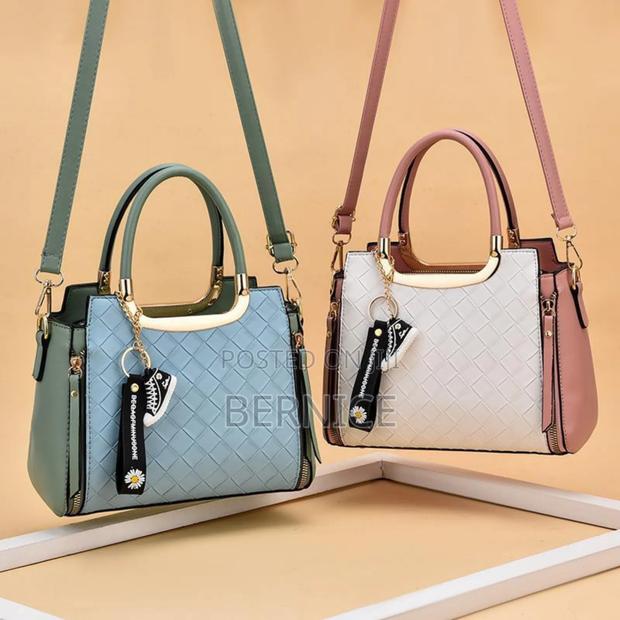 Woven Leather Bag · Photo 2