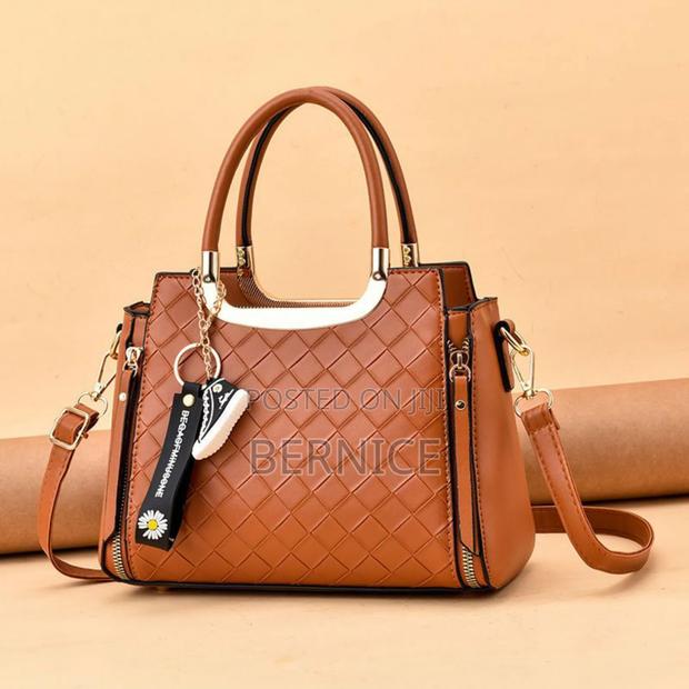 Woven Leather Bag · Photo 3