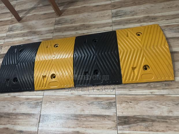 Speed Bump · Photo 4