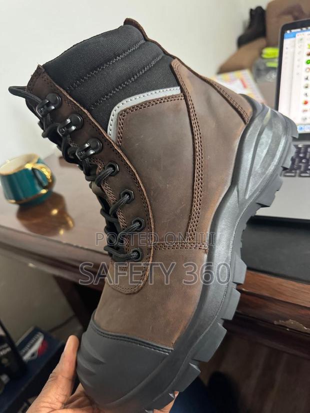 Safety Boot · Photo 1