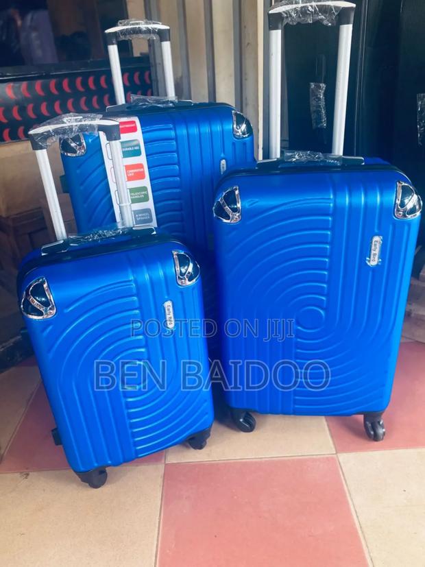 Plastic Travelling Suitcase 3in1 (Size 28) · Photo 2