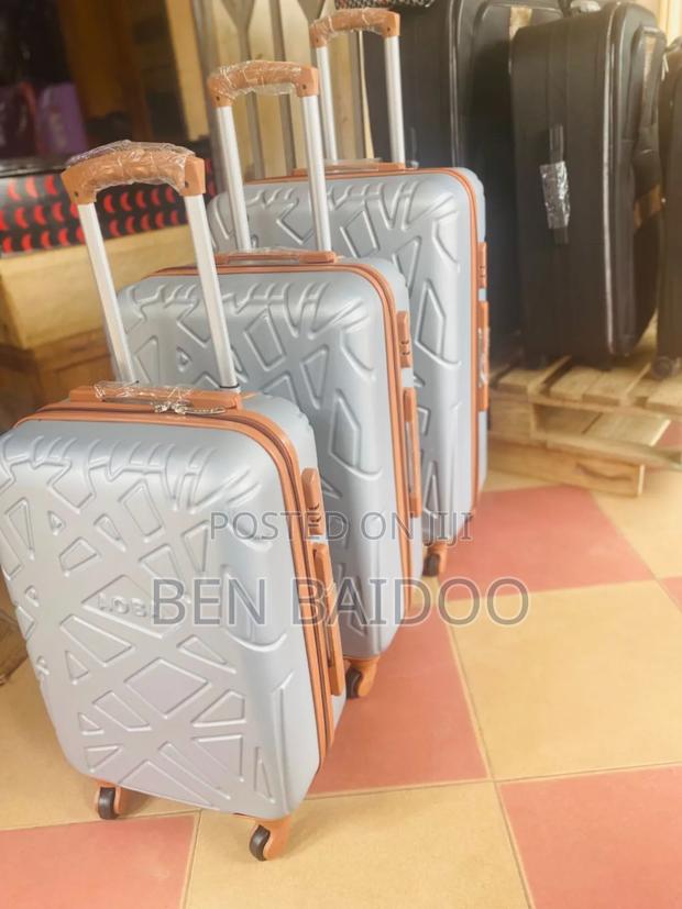 Plastic Travelling Suitcase 3in1 (Size 28) · Photo 4