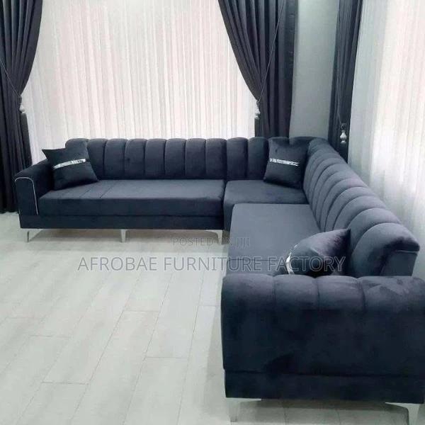 Upholstered Corner Sofa Chair · Photo 1