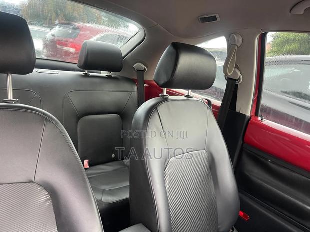 Volkswagen Beetle 2.0 Cabriolet 2010 Red · Photo 5