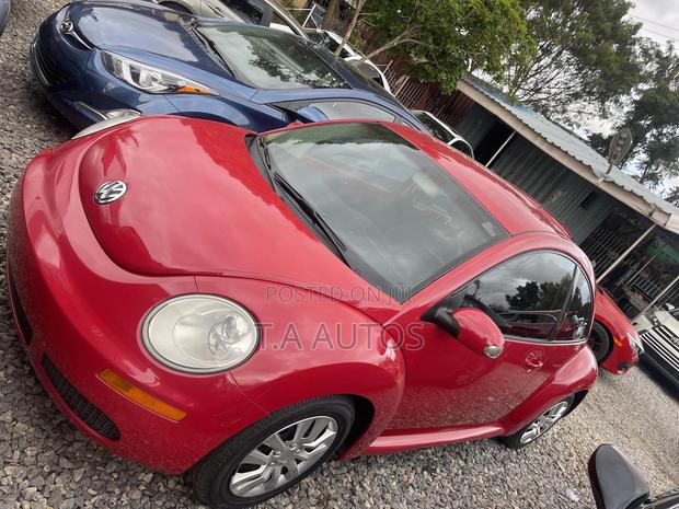 Volkswagen Beetle 2.0 Cabriolet 2010 Red · Photo 2