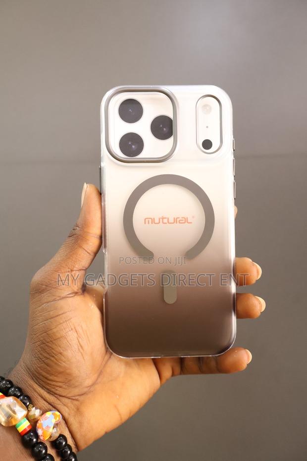 iPhone 17 Pro Max Cover · Photo 3