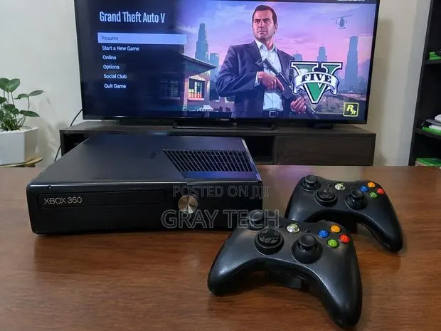 XBOX 360 With 15 Games · Photo 1