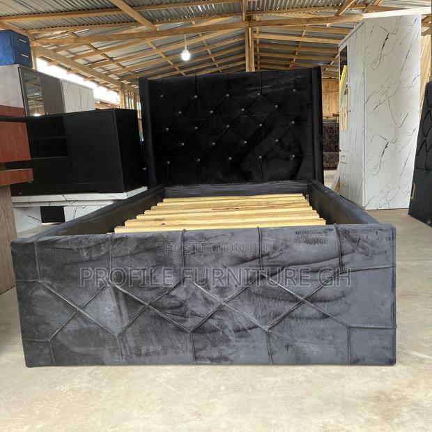 One And Half Bedframe // Luxurious And Durable · Photo 1