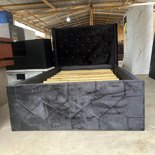One And Half Bedframe // Luxurious And Durable · Photo 2