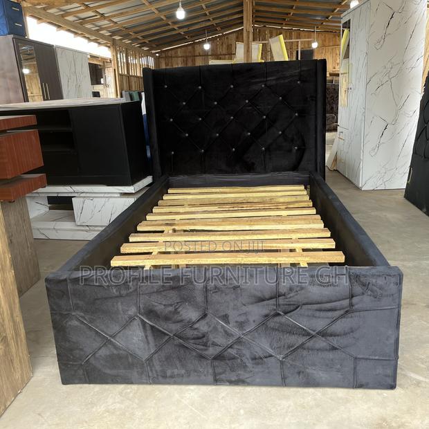 One And Half Bedframe // Luxurious And Durable · Photo 4