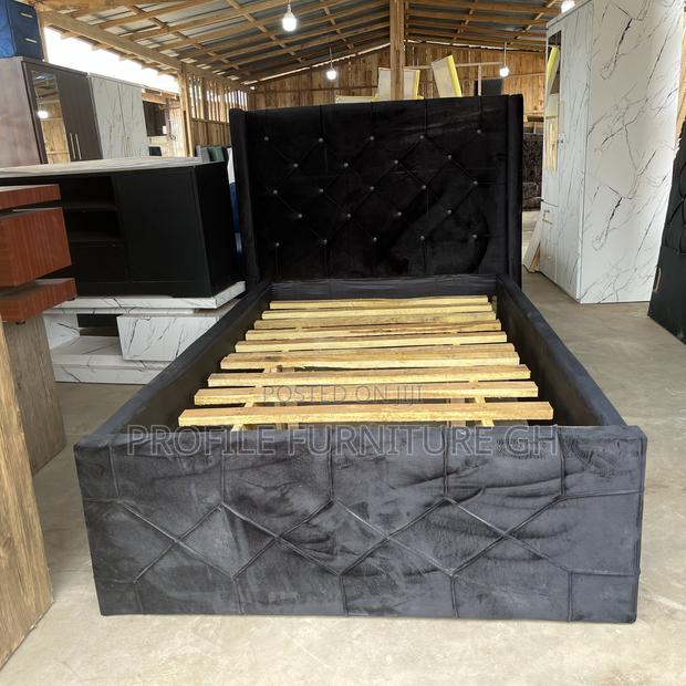 One And Half Bedframe // Luxurious And Durable · Photo 3