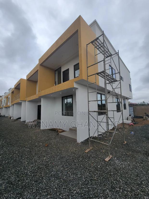 2bdrm Townhouse / Terrace in Community 25 for rent · Photo 2