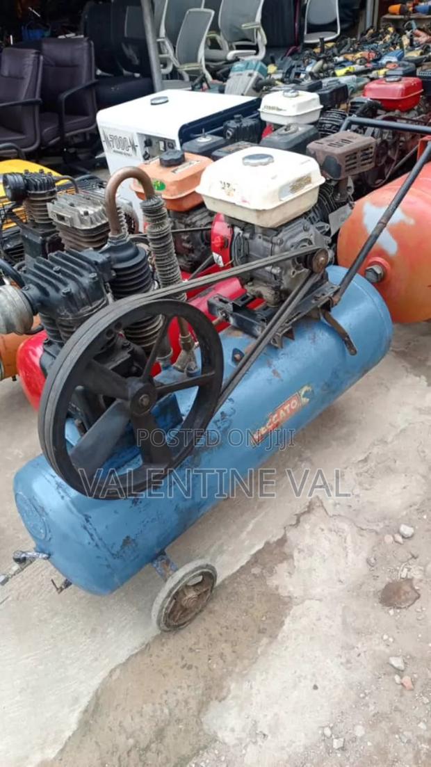 100 Liter Compressor Powered by Petrol Well Sophisticated · Photo 1