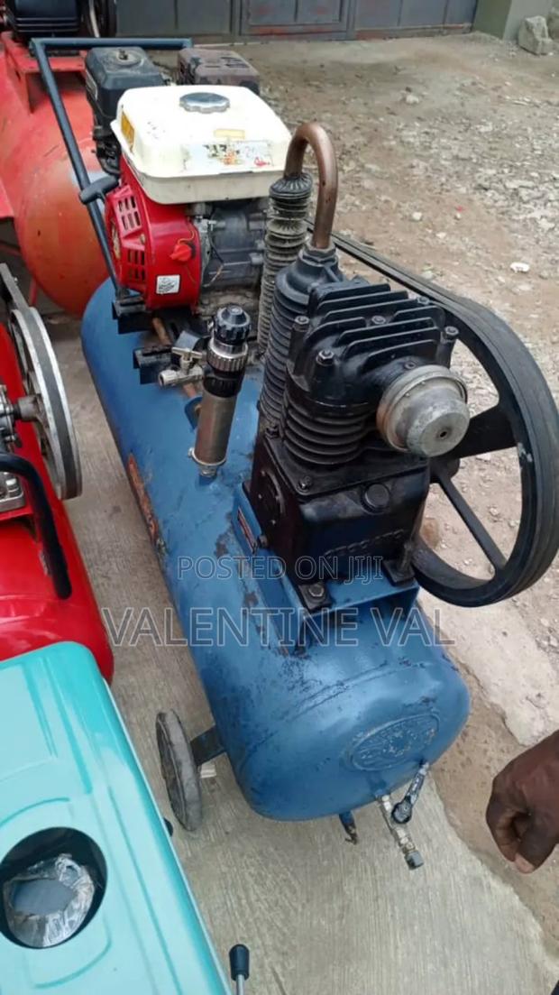 100 Liter Compressor Powered by Petrol Well Sophisticated · Photo 2