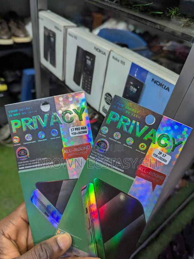 iPhone 17/17 Air/18 Pro and Pro Max Privacy Screen Protector · Photo 1