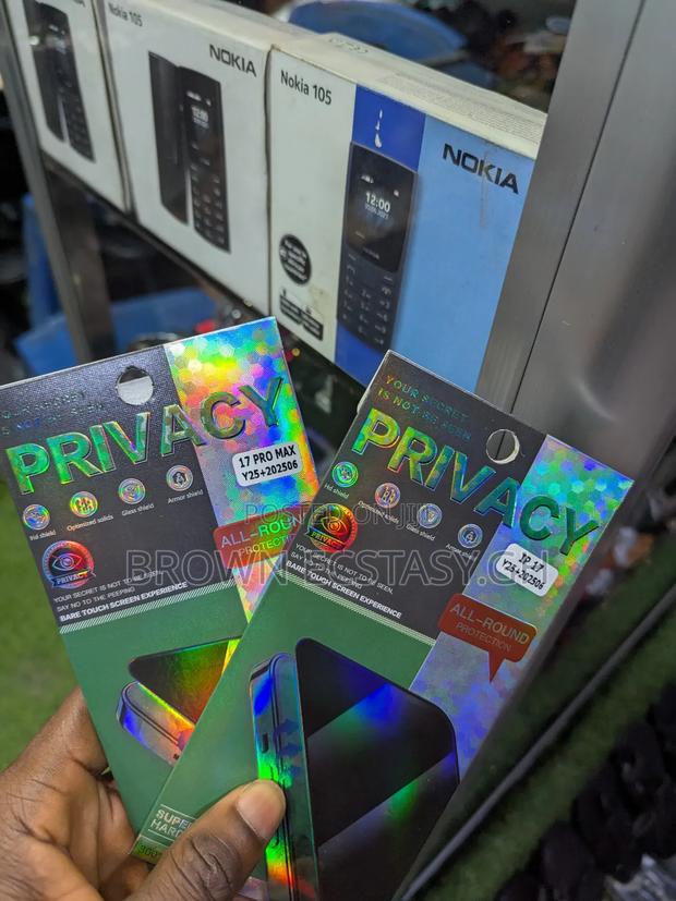 iPhone 17/17 Air/18 Pro and Pro Max Privacy Screen Protector · Photo 2