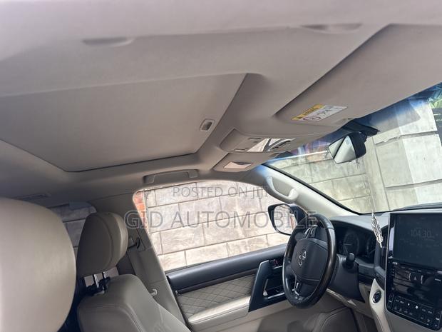 Toyota Land Cruiser 2019 Gray · Photo 8