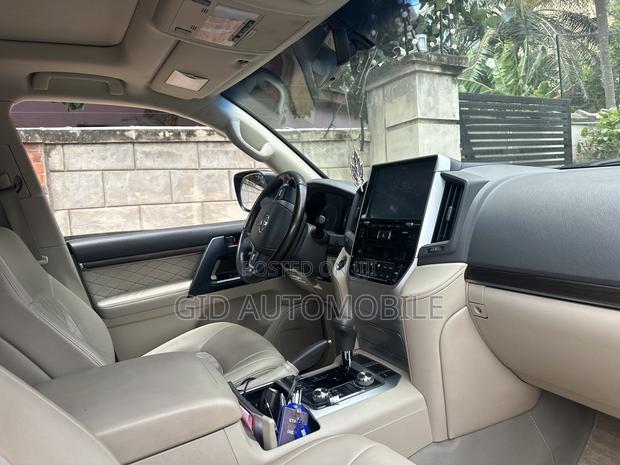 Toyota Land Cruiser 2019 Gray · Photo 6