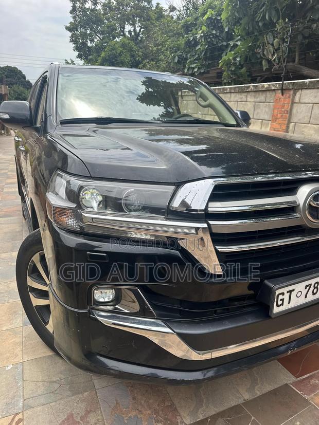 Toyota Land Cruiser 2019 Gray · Photo 2