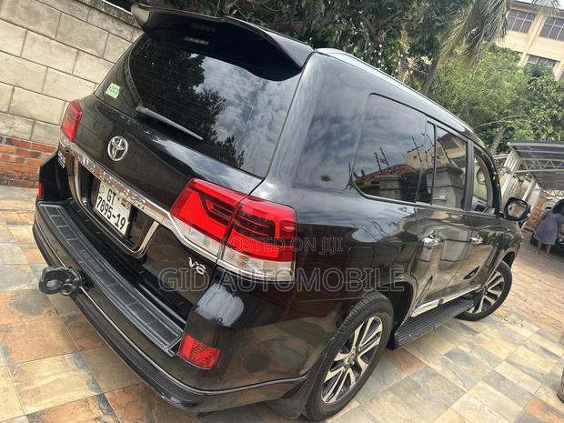 Toyota Land Cruiser 2019 Gray · Photo 4