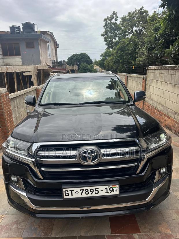 Toyota Land Cruiser 2019 Gray · Photo 3