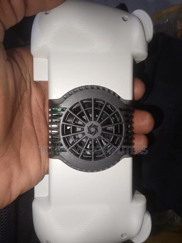 Switch, Smartphones Controller With Cooling System · Photo 2