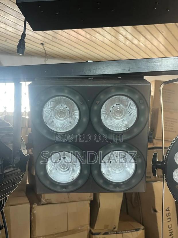 Powerlighting Blinder 4x30w Cob Ring Led Projector. · Photo 1