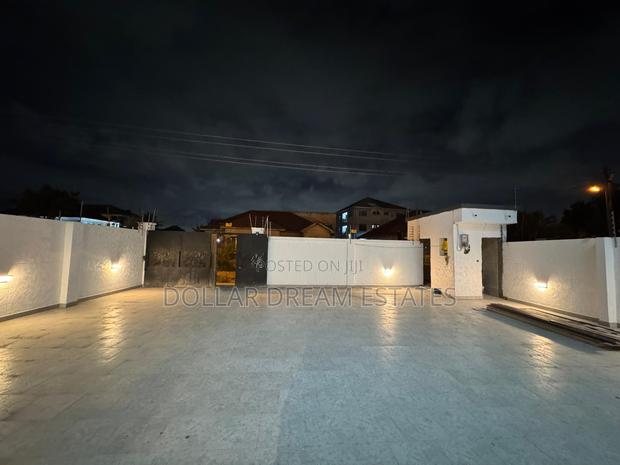 5bdrm House in Ashomang Estate for sale · Photo 3