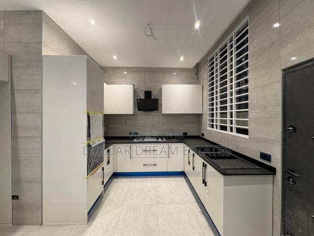 5bdrm House in Ashomang Estate for sale · Photo 8