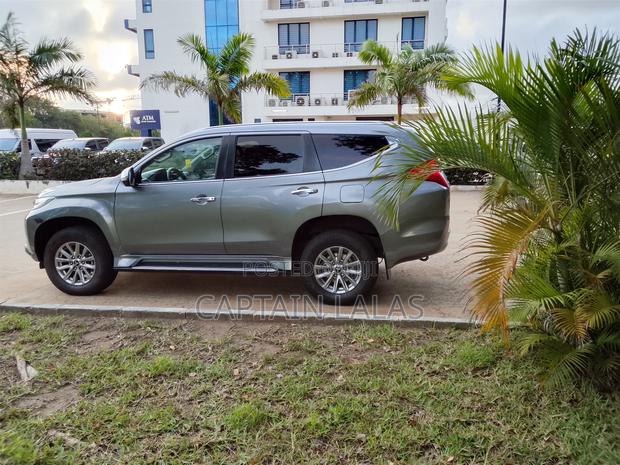 Mitsubishi Pajero Sport 2017 Gray · Photo 4