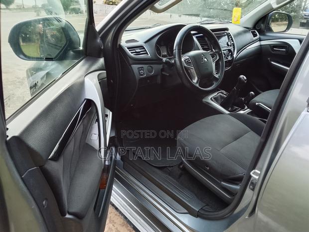 Mitsubishi Pajero Sport 2017 Gray · Photo 6