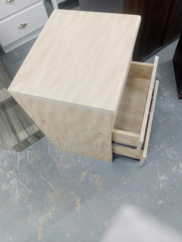 Bedside Night Stand · Photo 2