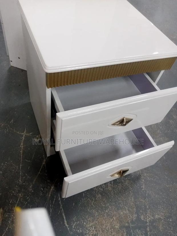 White Bedside Table (Night Stand) · Photo 2