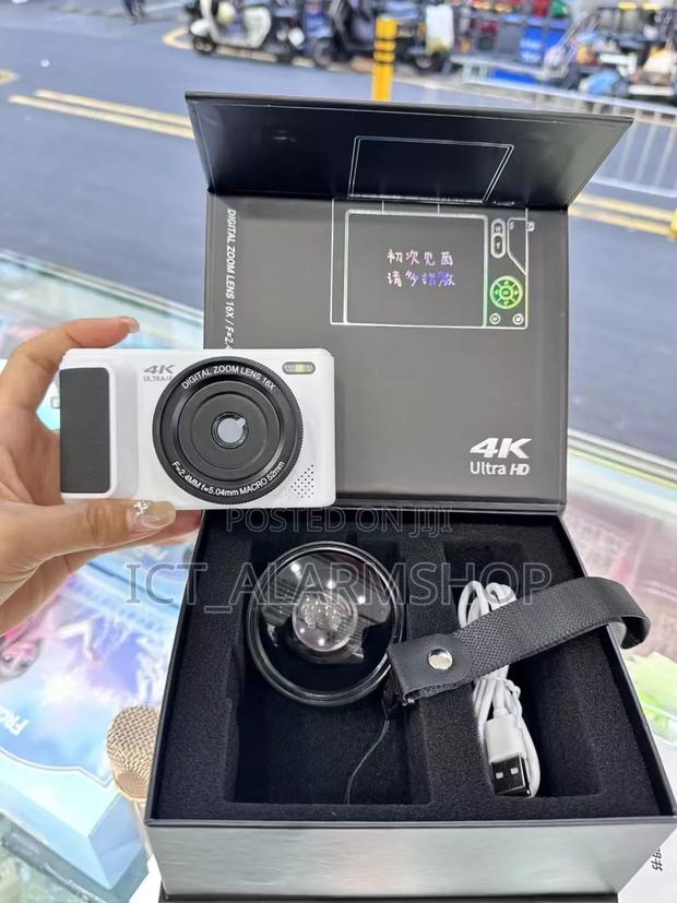 Flip Screen 6mpixel Digital Video Picture Camera · Photo 1