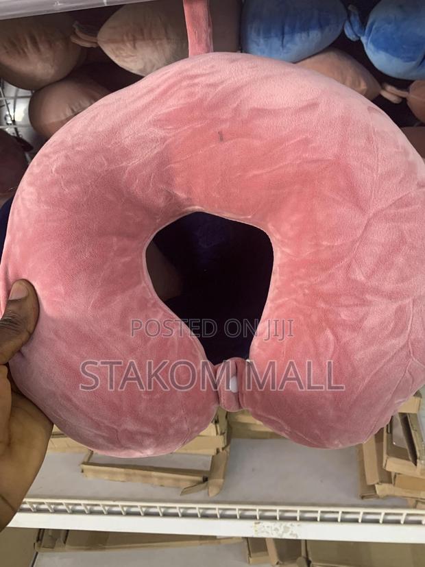 Neck Pillow- U Shaped · Photo 1