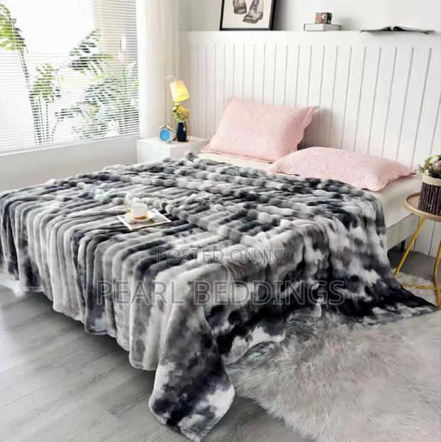 Premium Quality Extra Soft And Comfortable Bubble Blanket Available · Photo 1