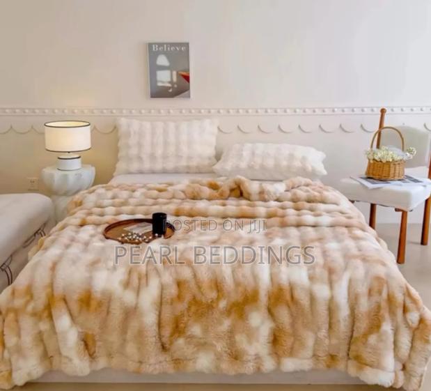 Premium Quality Extra Soft And Comfortable Bubble Blanket Available · Photo 2