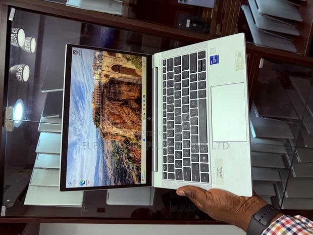 Laptop HP EliteBook 830 G8 16GB Intel Core i7 SSD 512GB · Photo 2