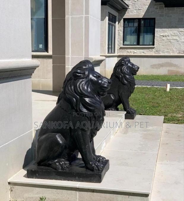 Ultra Classic Modern Lion Statue · Photo 2