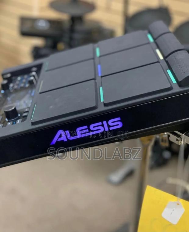 Alesis Strike Multipad Percussion Pad · Photo 3
