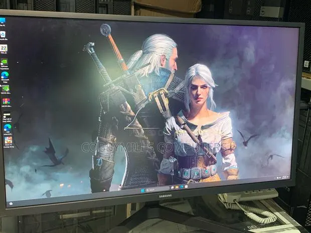 Samsung 32 Inches Monitor · Photo 1