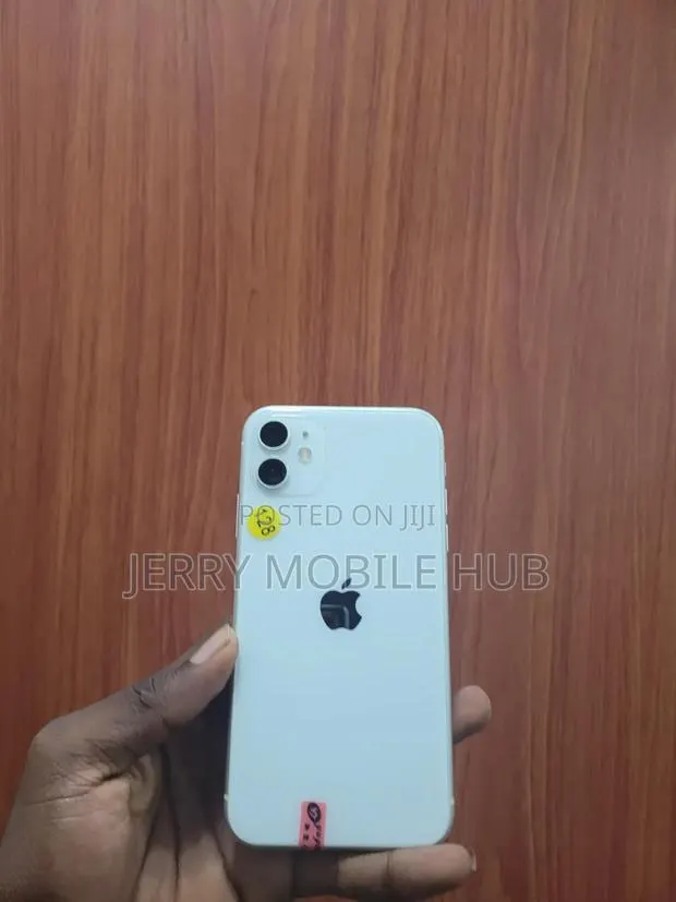 Apple iPhone 11 128 GB · Photo 1
