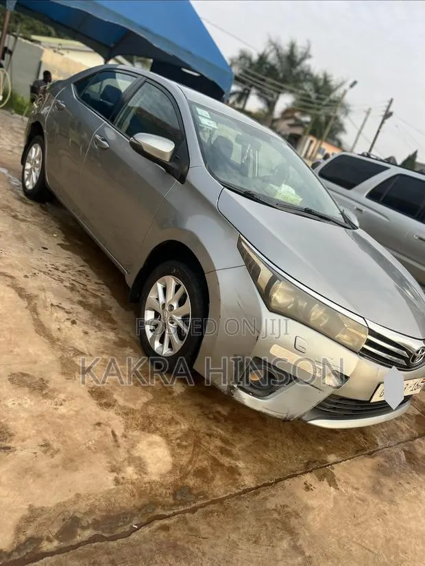 Toyota Corolla 2014 Gray · Photo 1