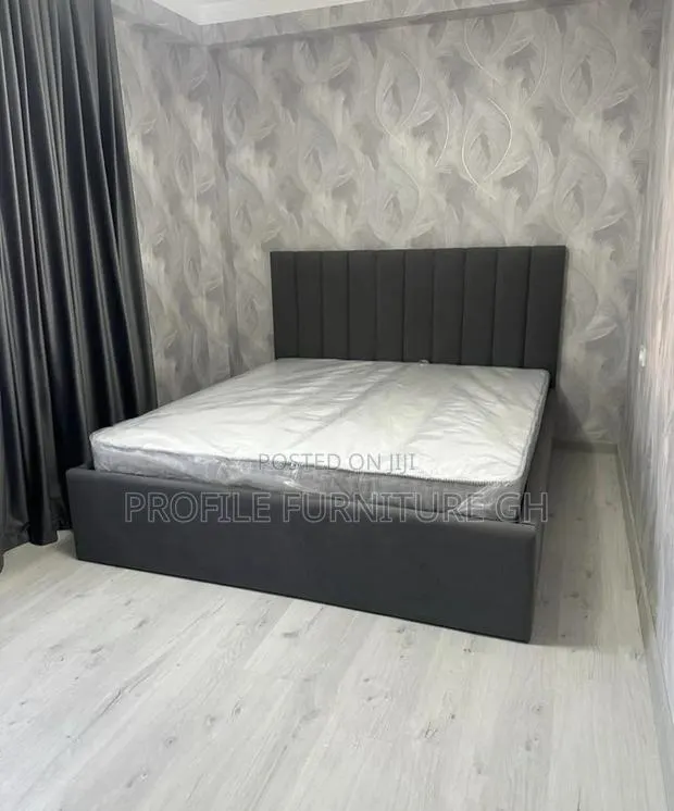 Design Dark Bedframe ( Queen Size 72x75) · Photo 1