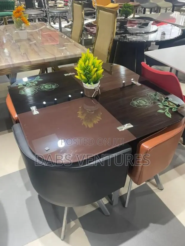 4 Seat Morden Dining Table · Photo 1