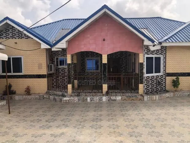 Furnished 9bdrm House in Kasoa for sale · Photo 1