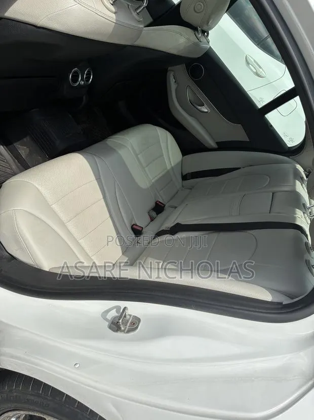 Mercedes-Benz C300 2016 White · Photo 1
