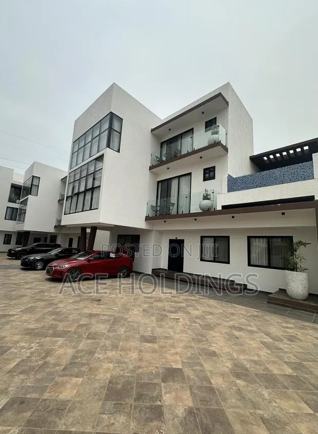 Furnished 4bdrm Townhouse / Terrace in Adjiringanor, East Legon · Photo 1