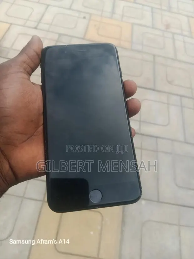 Apple iPhone 7 Plus 128 GB Black · Photo 1
